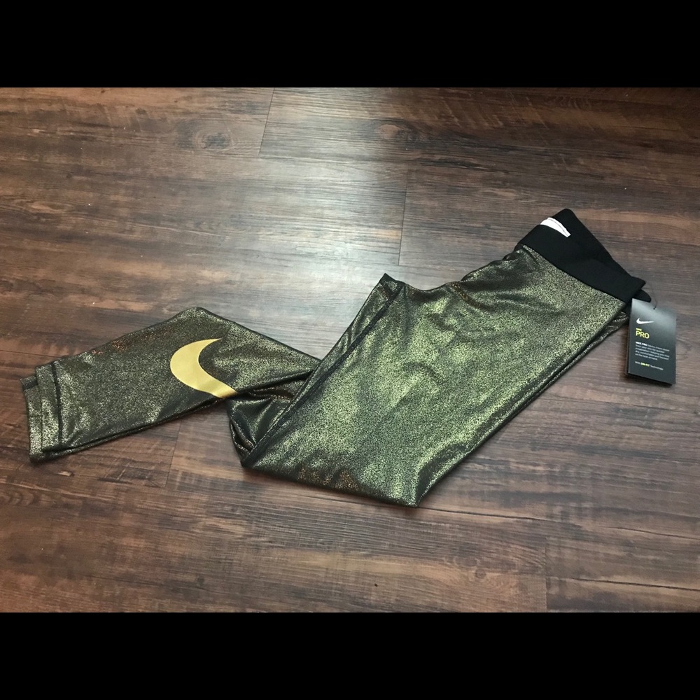 NWT nike pro women’s metallic gold leggings Sz m